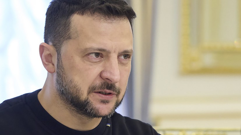 FT: Зеленский приказал своим чиновникам критиковать Байдена