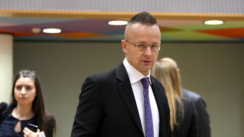 Сийярто призвал к немедленным переговорам по Украине
