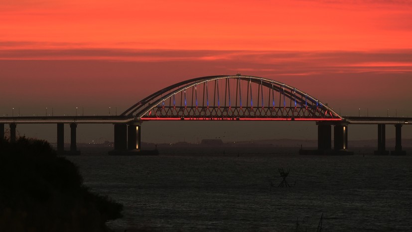 На Крымском мосту перекрывали движение транспорта