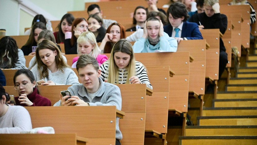 Пять лет до второй попытки и меньше платных мест: что нужно знать о поступлении в вуз в 2027 году